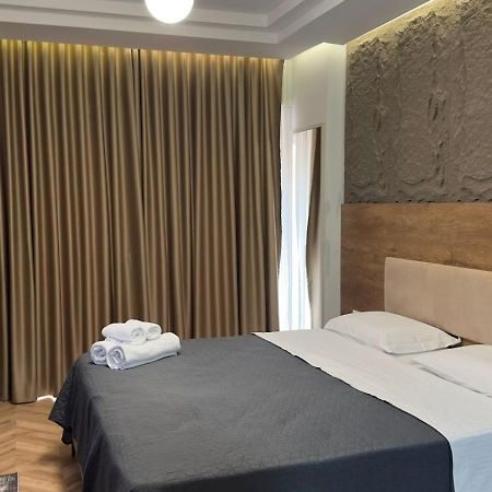 Your Apart Hotel Tirana Exteriör bild